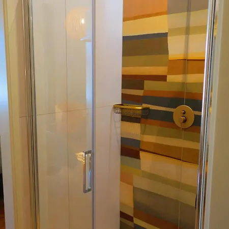 5-zimmer-appartement In Historischer Privatvilla, Zentrum, Kostenloser Parkplatz * Merano